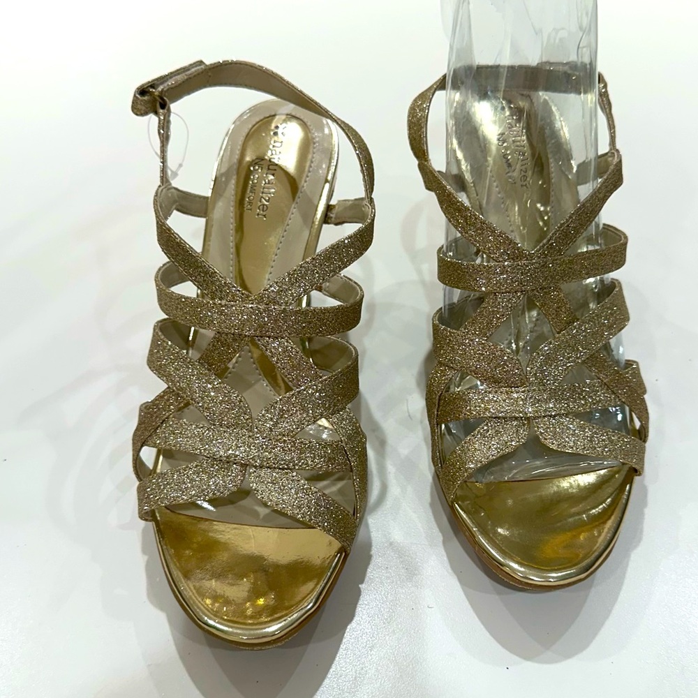 Naturalizers Gold Sparkly comfort high heel, 10 m, new. Small platform, comfort